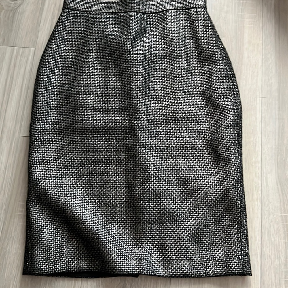 Banana Republic Silver Metallic Textured Pencil Skirt.